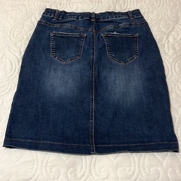 Jupe de Abby, size Medium, denim skirt - Picture 3 of 4